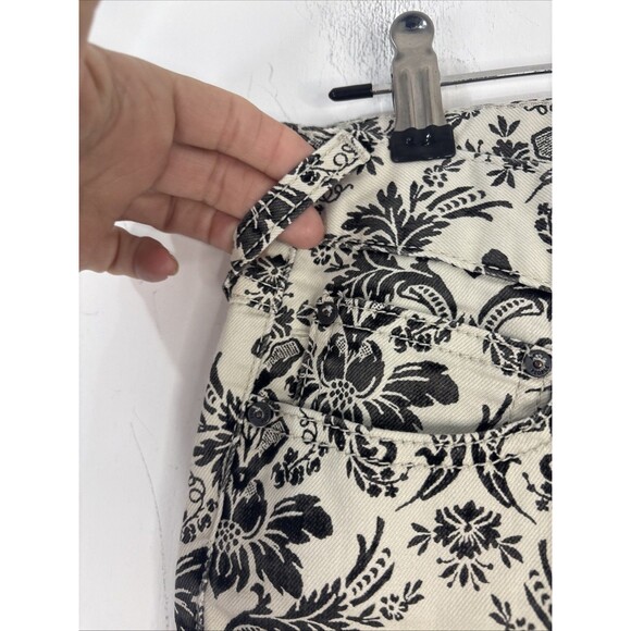 Free People Denim Jeans BlkWhite Floral Womens Size 27 Straight Boho Festival - Picture 2 of 13